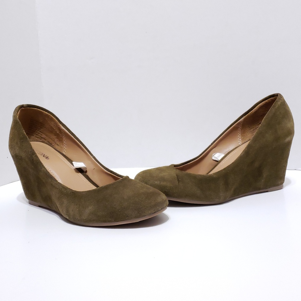 Suede Olive Green Wedges *Like New * Sz 7*